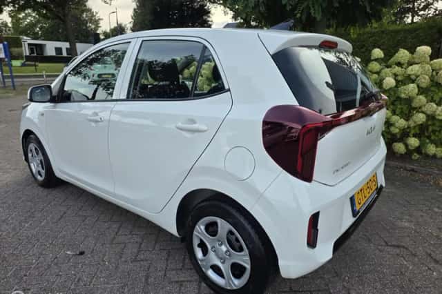 Kia Picanto (2024) thumbnail 3