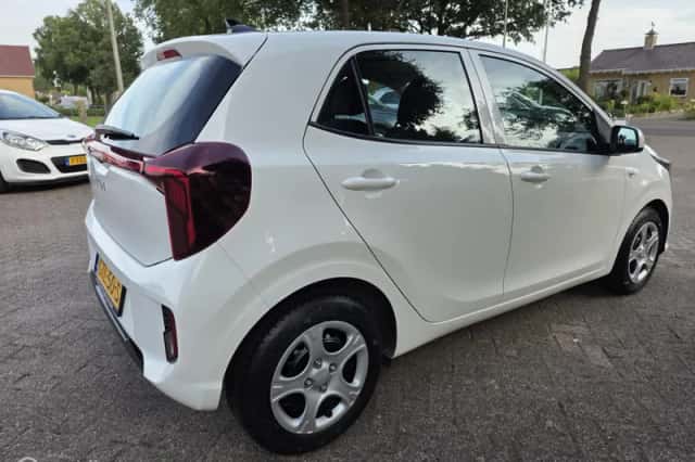 Kia Picanto (2024) thumbnail 5