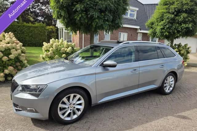 Škoda Superb (2018) thumbnail 1