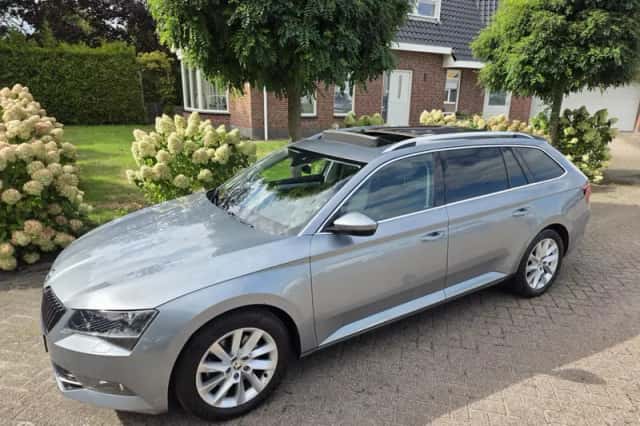 Škoda Superb (2018) thumbnail 2