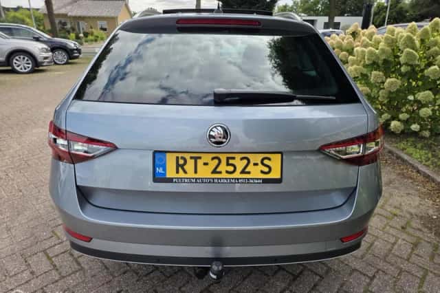Škoda Superb (2018) thumbnail 5