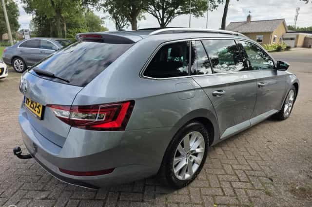 Škoda Superb (2018) thumbnail 6