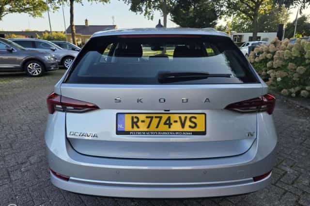 Škoda Octavia (2022) thumbnail 4