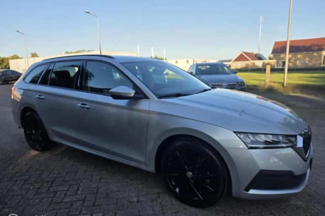 Škoda Octavia (2022) thumbnail 6
