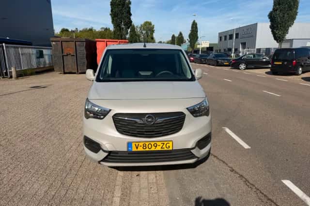 Opel Combo (2019) thumbnail 2