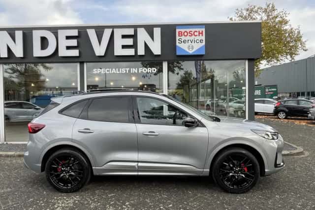 Ford Kuga (2025) thumbnail 4