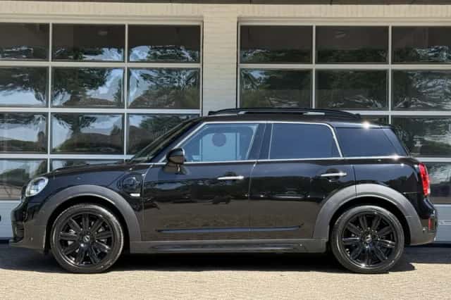 MINI Countryman (2017) thumbnail 2