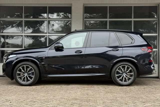 BMW X5 (2023) thumbnail 2