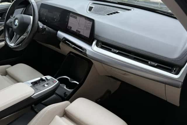 BMW X1 (2023) thumbnail 6