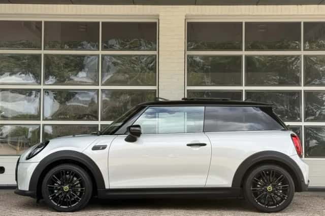MINI Cooper (2022) thumbnail 2