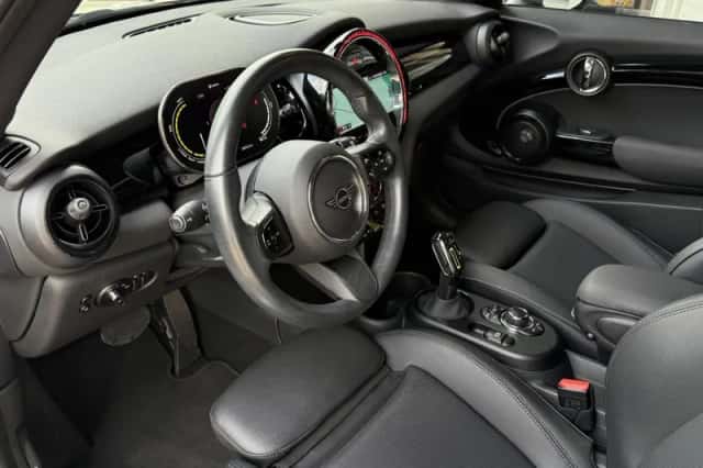 MINI Cooper (2022) thumbnail 3