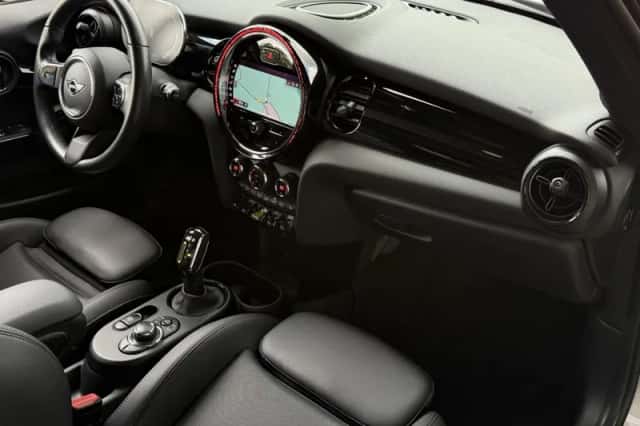 MINI Cooper (2022) thumbnail 6