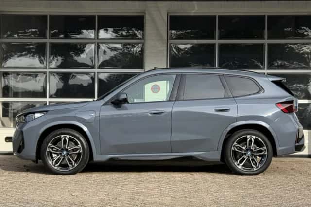 BMW X1 (2023) thumbnail 2