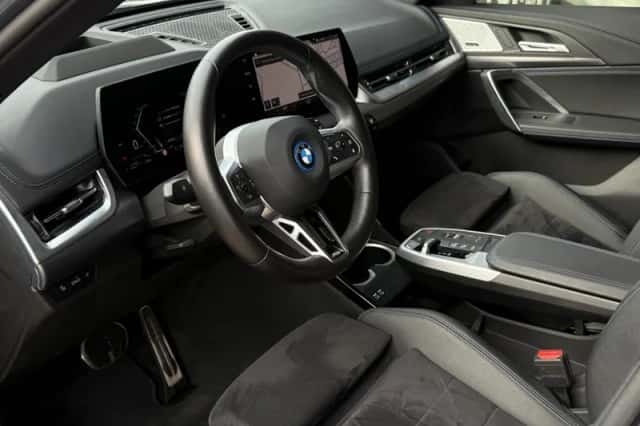 BMW X1 (2023) thumbnail 5