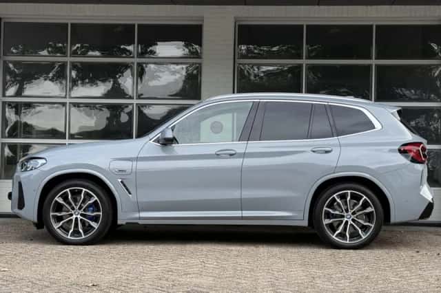 BMW X3 (2022) thumbnail 2