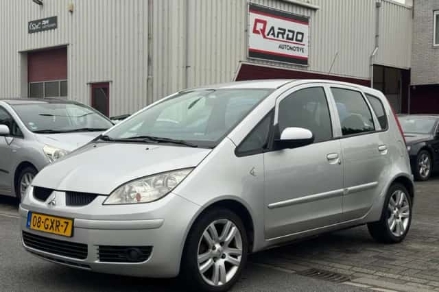 Mitsubishi Colt (2008) thumbnail 3