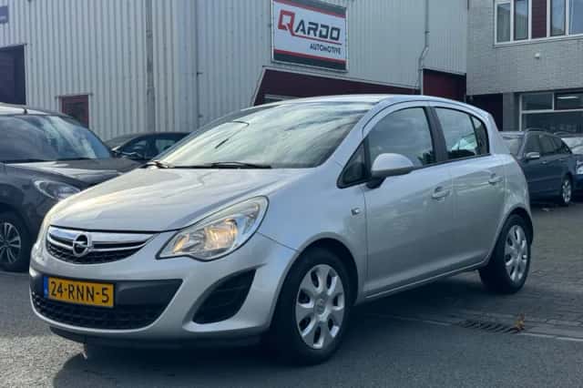 Opel Corsa (2011) thumbnail 3