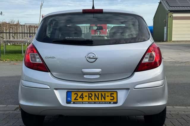 Opel Corsa (2011) thumbnail 5