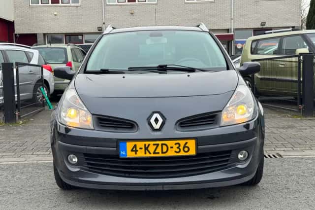 Renault Clio (2009) thumbnail 2