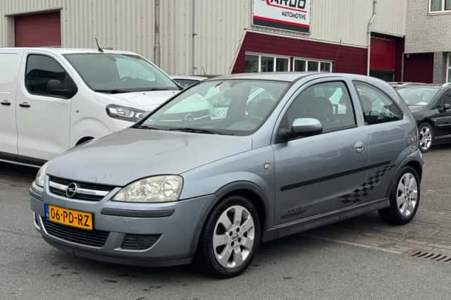Opel Corsa (2004) thumbnail 3