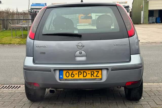 Opel Corsa (2004) thumbnail 5
