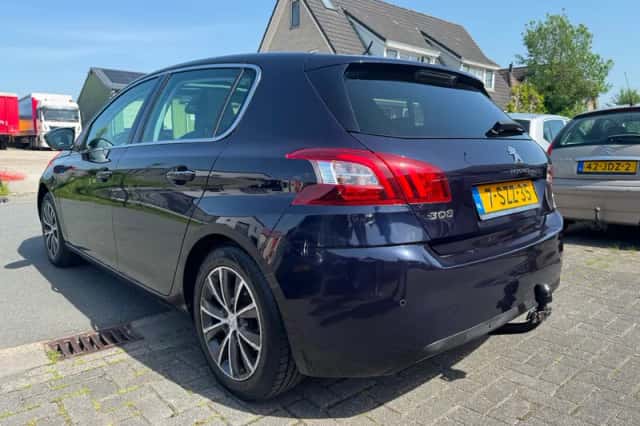 Peugeot 308 (2014) thumbnail 4