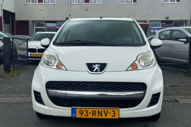 Peugeot 107 (2011) thumbnail 2