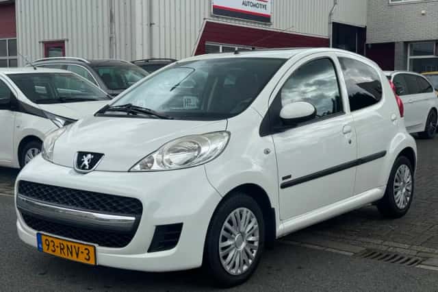 Peugeot 107 (2011) thumbnail 3