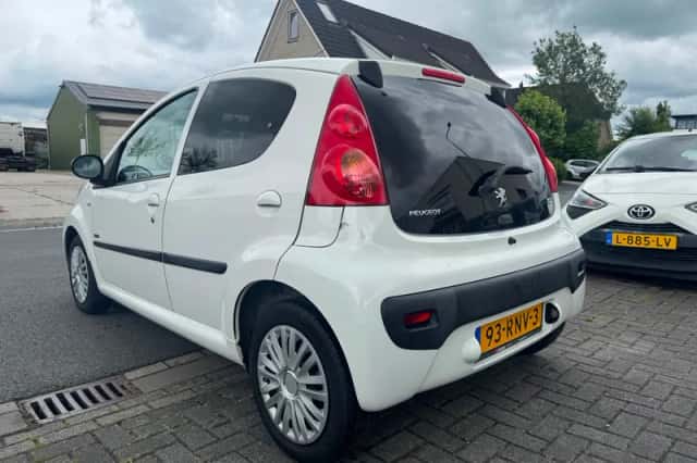 Peugeot 107 (2011) thumbnail 4