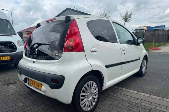 Peugeot 107 (2011) thumbnail 6