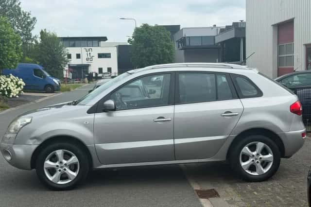 Renault Koleos (2008) thumbnail 4