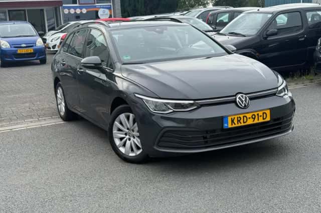 Volkswagen Golf (2022) thumbnail 1