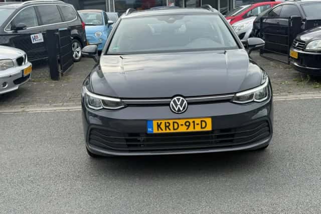 Volkswagen Golf (2022) thumbnail 2