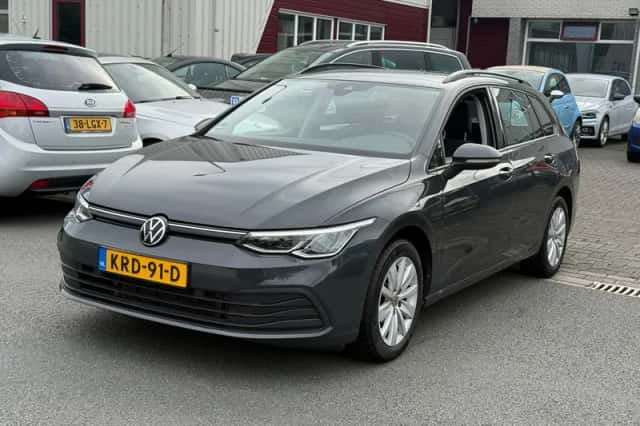 Volkswagen Golf (2022) thumbnail 3