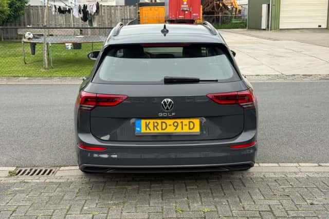 Volkswagen Golf (2022) thumbnail 6