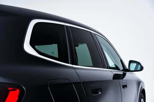 BMW iX1 (2024) thumbnail 5