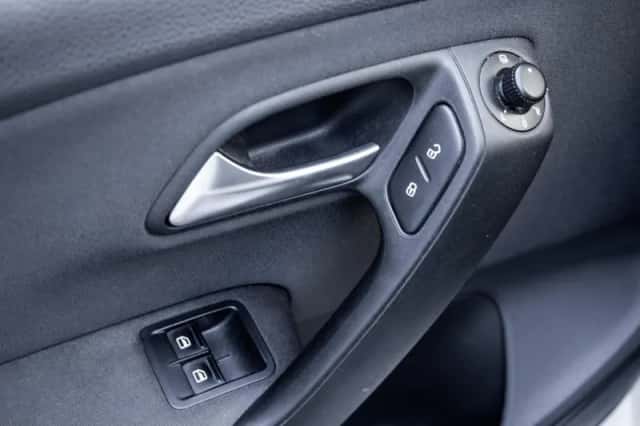 Volkswagen Polo (2014) thumbnail 5