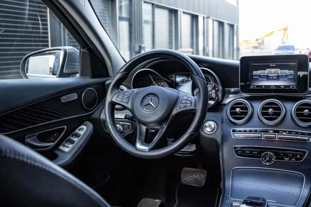 Mercedes-Benz C-Klasse (2015) thumbnail 3