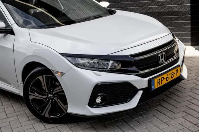 Honda Civic (2018) thumbnail 2
