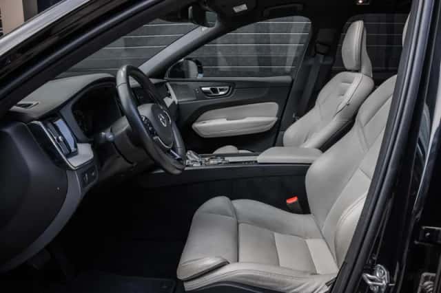 Volvo XC60 (2019) thumbnail 2