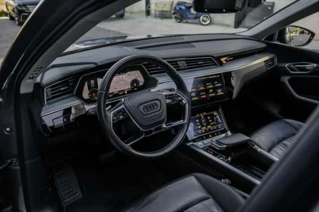 Audi e-tron (2019) thumbnail 2