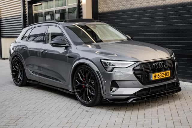 Audi e-tron (2019) thumbnail 4
