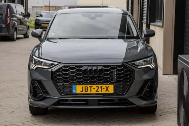 Audi Q3 (2021) thumbnail 6