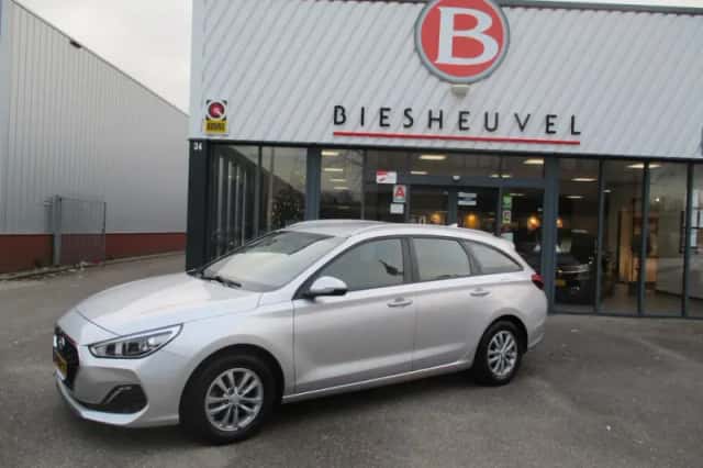 Hyundai i30 (2020) thumbnail 3