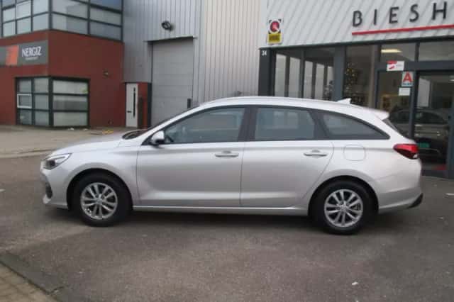 Hyundai i30 (2020) thumbnail 4