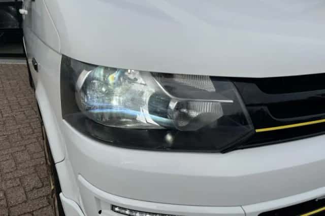 Volkswagen Transporter (2010) thumbnail 3