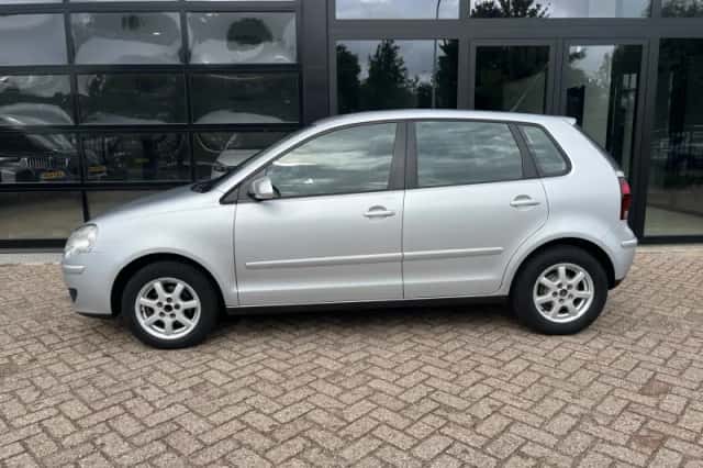 Volkswagen Polo (2006) thumbnail 2