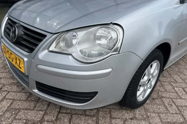 Volkswagen Polo (2006) thumbnail 3