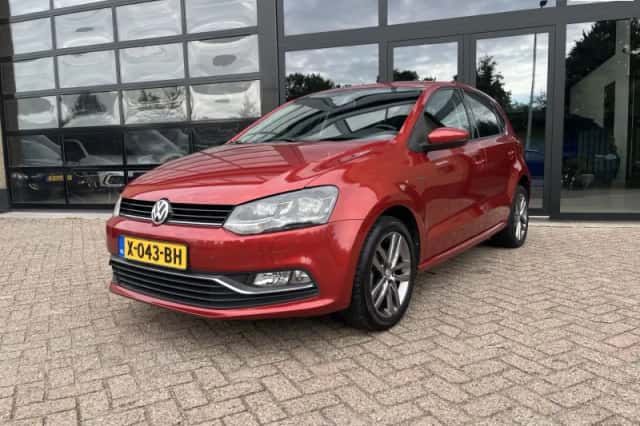 Volkswagen Polo (2015) thumbnail 1