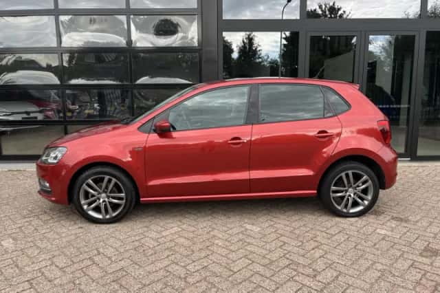 Volkswagen Polo (2015) thumbnail 2